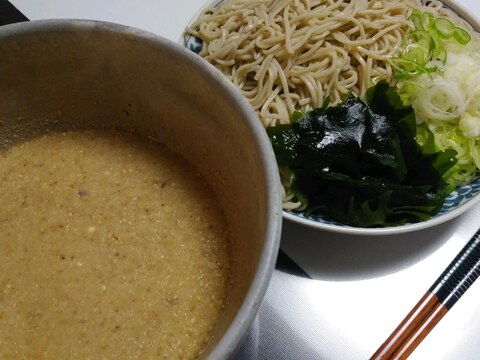 簡単!冷たいお蕎麦の胡麻&ナッツのつけ汁